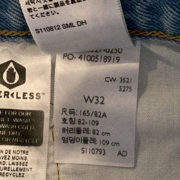 Levi’s original 501, high rise, button fly, light wash cutoff denim jean shorts - Picture 8 of 15